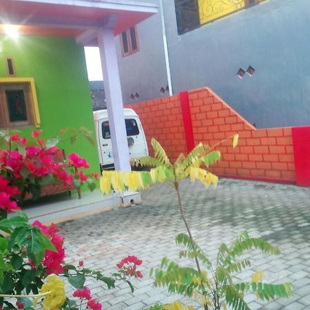 Yunior Guesthouse Tamansuruh Exterior photo