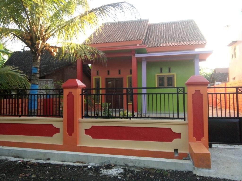 Yunior Guesthouse Tamansuruh Exterior photo