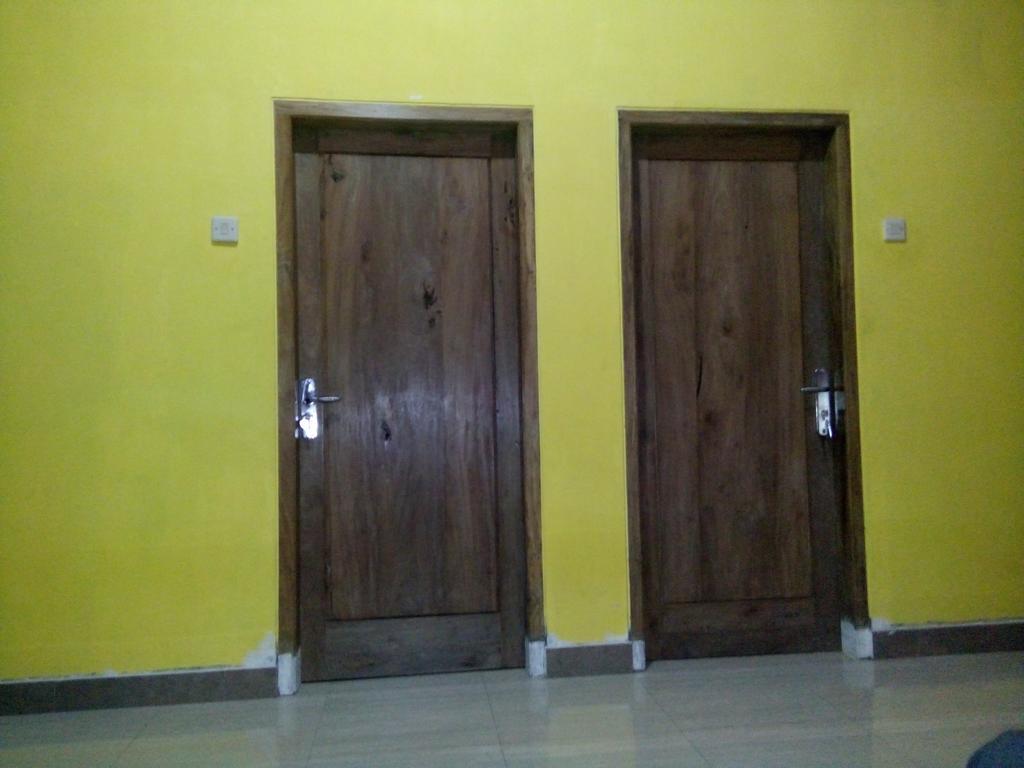 Yunior Guesthouse Tamansuruh Exterior photo