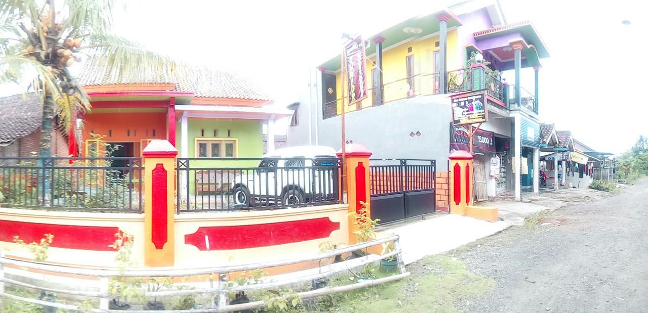 Yunior Guesthouse Tamansuruh Exterior photo